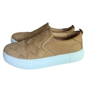 Steve Madden Aldene
Women's Leather Slip On Tan Nubuck Sneakers Size 7.5